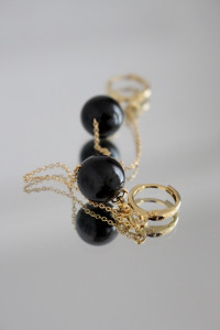 Boucles d'oreilles - Dormeuses + Pierre d'Onyx + Chaîne Plaqué Or BAM