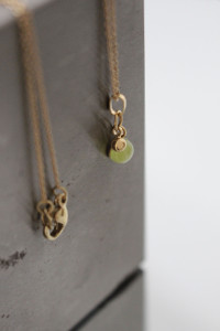 Sautoir - Chaînette + Pendentif Cabochon Calcédoine verte Plaqué Or IP