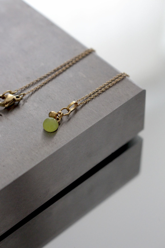 Sautoir - Chaînette + Pendentif Cabochon Calcédoine verte Plaqué Or IP