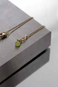 Sautoir - Chaînette + Pendentif Cabochon Calcédoine verte Plaqué Or IP